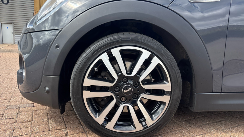 MINI Hatchback 2.0 Cooper S Exclusive II 3dr [Comfort/Nav Pack] Petrol Hatchback